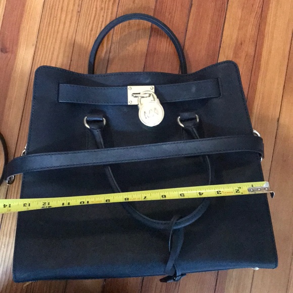 Michael Kors Black Tote in EUC - Picture 7 of 8